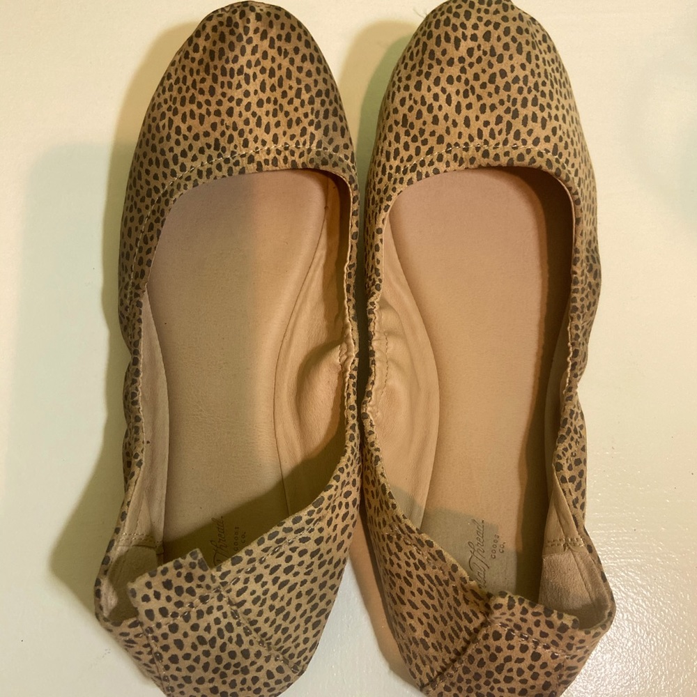 Universal Thread animal print flats sz 11